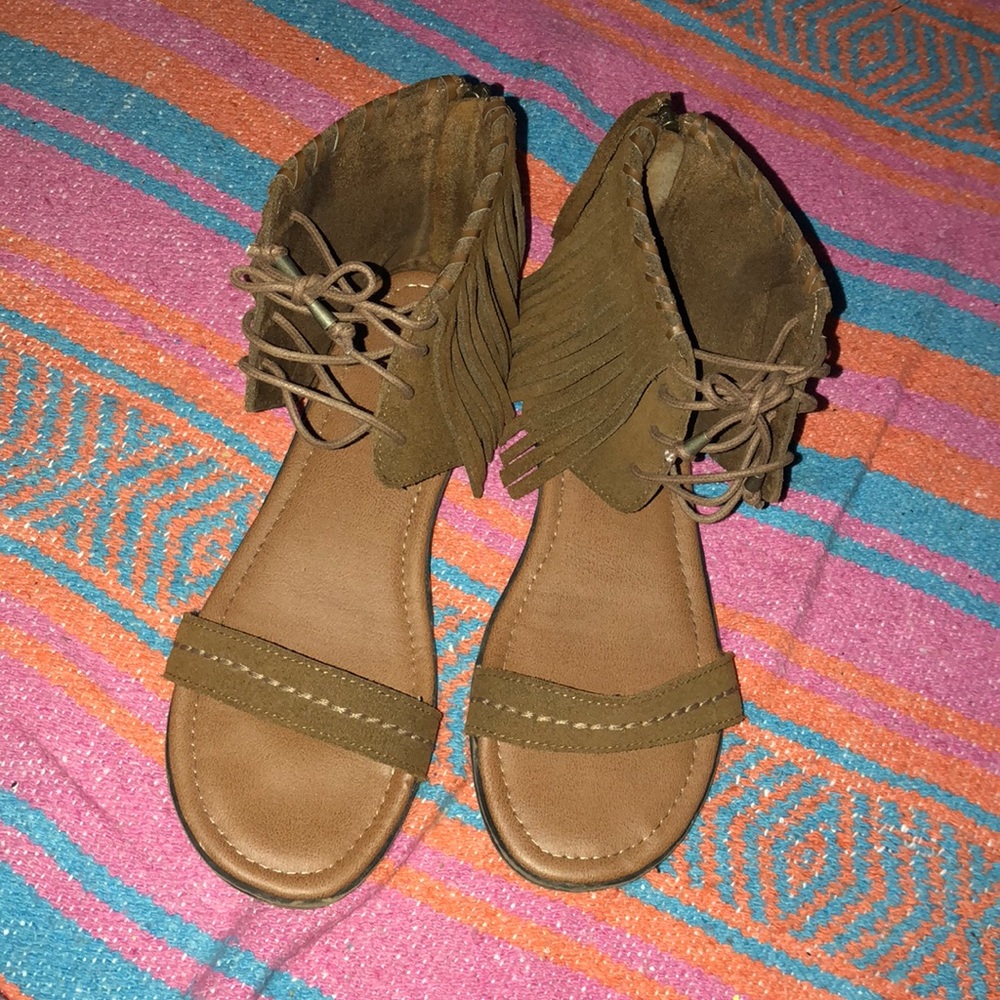 Minnetonka Sandals!!